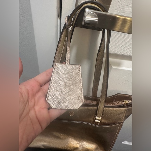 rose gold tory burch purse bag with good storage. - Picture 2 of 8